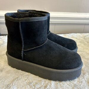 Bamboo Sz 7.5 Black Snow Booties NWOT W/ Platform Faux Suede